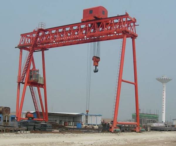 The difference between bridge and gantry crane