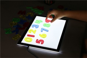 LED табла за следење Ултра тенка висока осветленост А4 подлога за цртање LED со големина