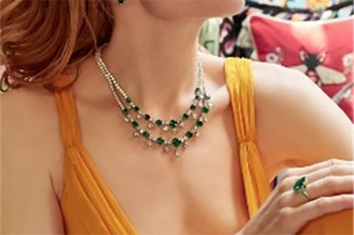 Jaga Kotak Perhiasan Anda Tetap Segar—11 Desainer Perhiasan Baru untuk Diketahui