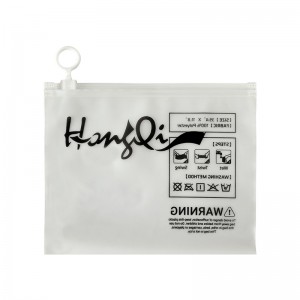 કપડાંના પેકેજિંગ માટે કસ્ટમ પ્રિન્ટિંગ લોગો પારદર્શક હિમાચ્છાદિત પુલ રિંગ ઝિપ લૉક બેગ PVC EVA ઝિપર બેગ