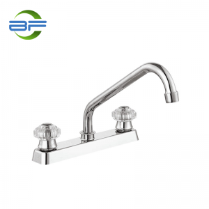 BM823 ທອງເຫຼືອງ 8 ນິ້ວ Deck Mounted Kitchen Faucet ມີສອງມືຈັບ