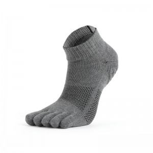 On behalf of the processing OEM new male and female honeycomb air cushion five-finger socks cotton yarn breathable three-dimensional anti-wear anti-skid five-toed sports socks in the tube