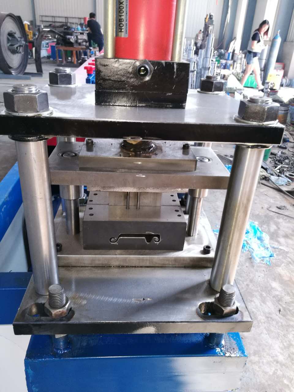 Stroji za preoblikovanje rolet