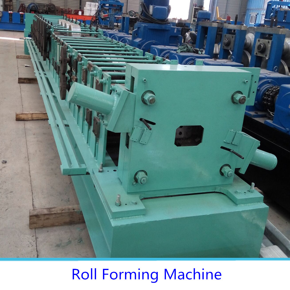 Mold cutting downpipe roll forming machine