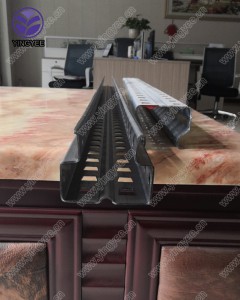 Makinë e plotë automatike për formimin e rrotullave të rafteve të profilit të çelikut Makinë për formimin e rrotullave të rafteve të ruajtjes