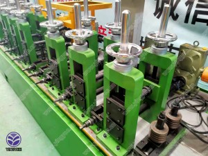 Automaattinen ruostumattomasta teräksestä valmistettujen putkien tuotantolinjan putkitehdas Kiinassa