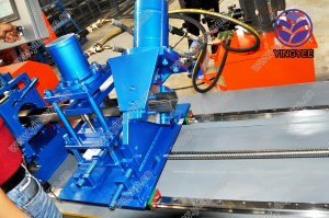 30 m/min Taglio continuo C macchina per la formatura di rulli per arcarecci ad alta velocità