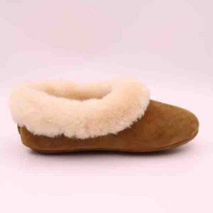 Popularni proizvodi su tople papuče od ovčje kože