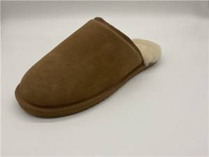 Pantofla klasike e lëkurës së deleve për meshkuj me taban EVA