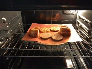 焦げ付き防止のオーブンはさみ金の食品等級のBBQシートのマットの銅のBBQのグリルのマット