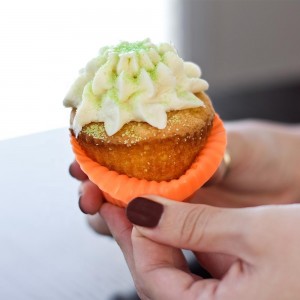 Silicone Muffin Baking Cups ရောင်စုံ ပြန်လည်သုံးနိုင်သော Mini Cupcake မှိုများ၊ Nonstick Cupcake Liners သကြားလုံးမှိုများ DIY ကိတ်မုန့်ကိရိယာများ