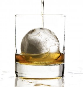 Okrogla plastična ledena krogla 8 enakomerna ledena krogla ledena krogla viskija ledena krogla z 8 luknjami silikonski kalup za led