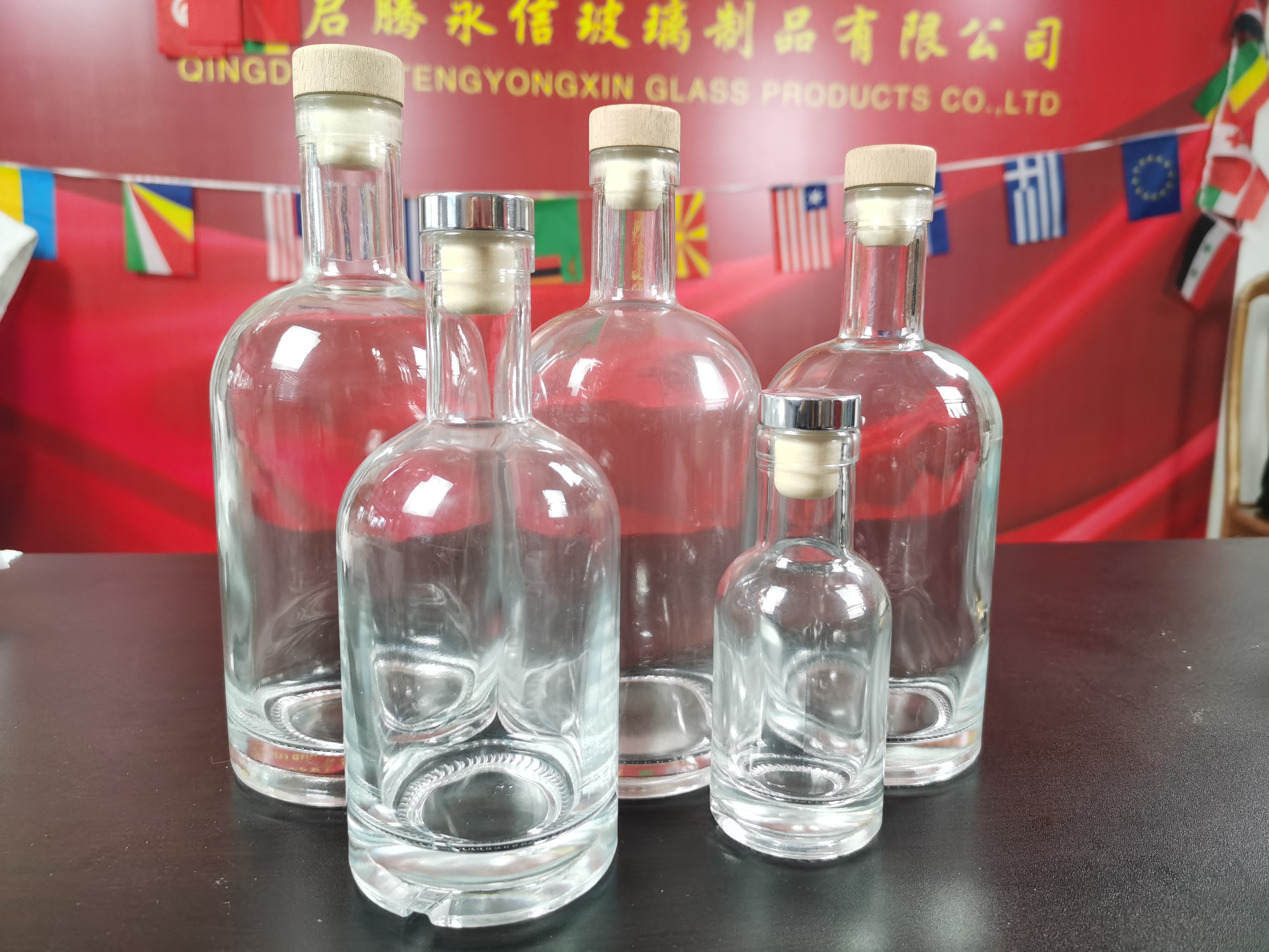 Yongxin Glassware e Contanfair