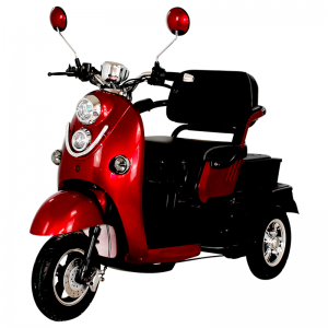 Europako hiru gurpileko adineko scooter elektrikoa