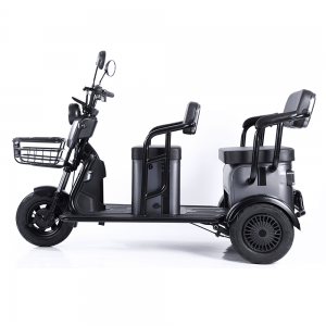 Scooter elettricu à trè ruote per disabili