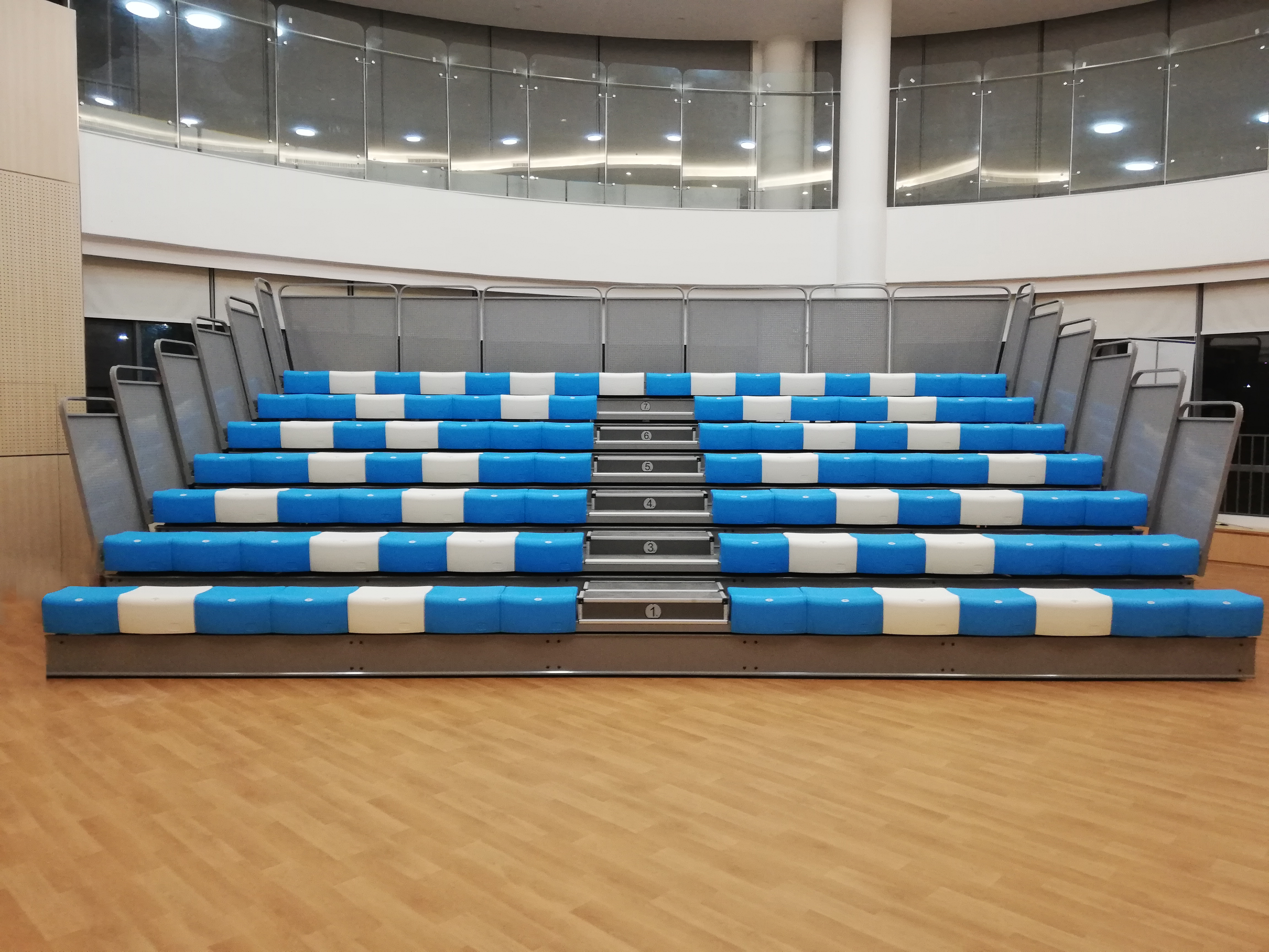 Sistema de seients retràctils de grada telescòpica YY-LN-P per a escola Imatge destacada