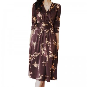SS2350 Mittellanges Kleid aus Satinseide mit Digitaldruck und langen Ärmeln