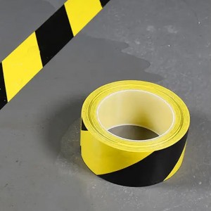 Nastro a strisce di sicurezza con avvertenza di pericolo nero e giallo