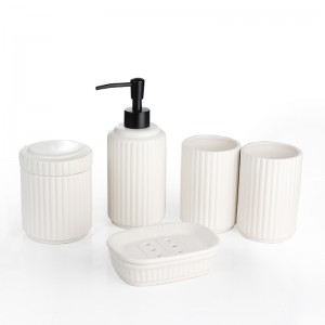 निर्माता बाथरूम उत्पाद आधुनिक 5 पीस सफेद ऊर्ध्वाधर धारी सरल सिरेमिक सेट स्नान सहायक उपकरण