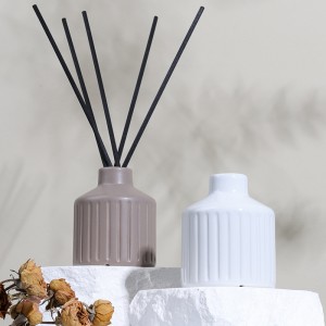 ការតុបតែង ODM តែមួយគត់ដែលមានរាងជាស៊ីឡាំងសេរ៉ាមិចឆ្នូតទឹកអប់ Aromatherapy Bottle Diffuser