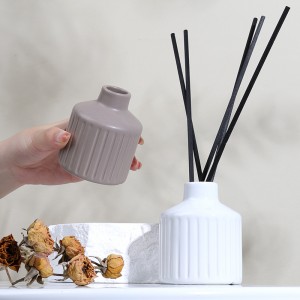 Difusor de botella de aromaterapia de perfume a rayas en forma de cilindro de cerámica con decoración ODM