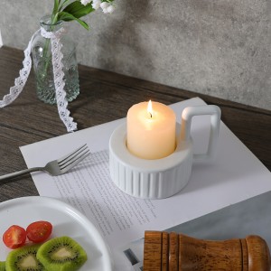 Fabrikant ODM Hoogwaardige elegante decoratieve keramische vierkante gestreepte aromatherapie kaarsenbak met handvat