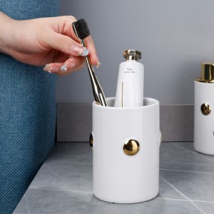 سرامک فیکٹری اعلی معیار کا جدید بٹن ڈیزائن سفید 4 پیس باتھ سیٹس برائے ہوٹلوں کے باتھ روم کے لوازمات
