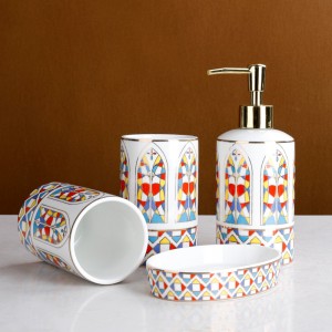 Maɗaukaki 4 Pieces Gothic Ƙwararrun Ƙwararriyar yumbu a cikin Bathroom Set