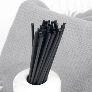 အမြန်ပို့ဆောင်မှု စိတ်ကြိုက်ပြုလုပ်ထားသော Black White Synthetic Diffuser Polyester Yard Made Fiber Stick
