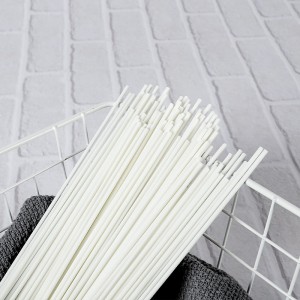 Snelle levering Oanpast Swart Wyt Synthetic Diffuser Polyester Yard Made Fiber Stick