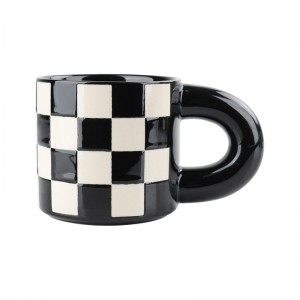 ໂຮງງານຜະລິດດ້ວຍມືສ່ວນບຸກຄົນ Ceramic Coffee Grid pattern mug ສໍາລັບຂອງຂວັນ