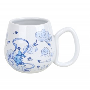 Factory Supplier Handmade Niaj hnub nimno Ceramic Cute Luav Decal Irregular Handle Gift Mug