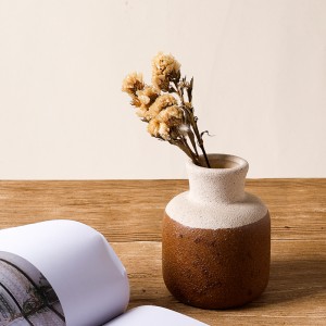 အိမ်အလှဆင်ခြင်းအတွက် ကြွေထည်စက်ရုံ Mini Ceramic Vase သည် စိတ်ကြိုက်ဖန်တီးမှုလက်ဆောင်ဖြစ်သည်။