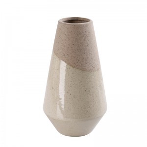 Ceramic Factory. Сучасная матавая керамічная ваза для кампазіцыі з сухіх кветак