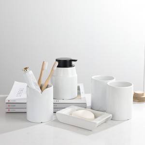 Wysokiej jakości 5-częściowy ceramiczny biały elegancki zestaw łazienkowy ODM w kształcie litery V. Dostawcy