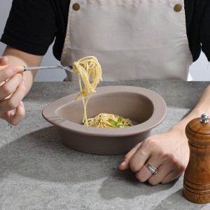 Персоналізована глазурована керамічна миска для салату ручної роботи виробника у формі краплі