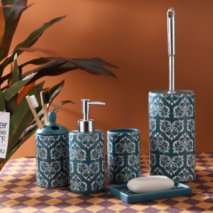 Set mit 5 Sandstrahl-Badezimmersets aus bunter Keramik für Hotels