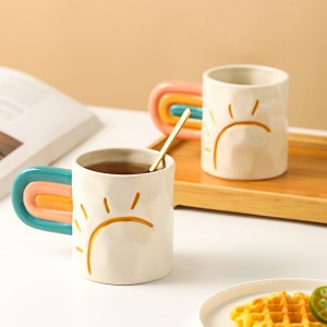 Sabuwar Kyamara Ƙirƙirar Kofin Bakan gizo Hannun Fentin Cute Ceramic Coffee Mug