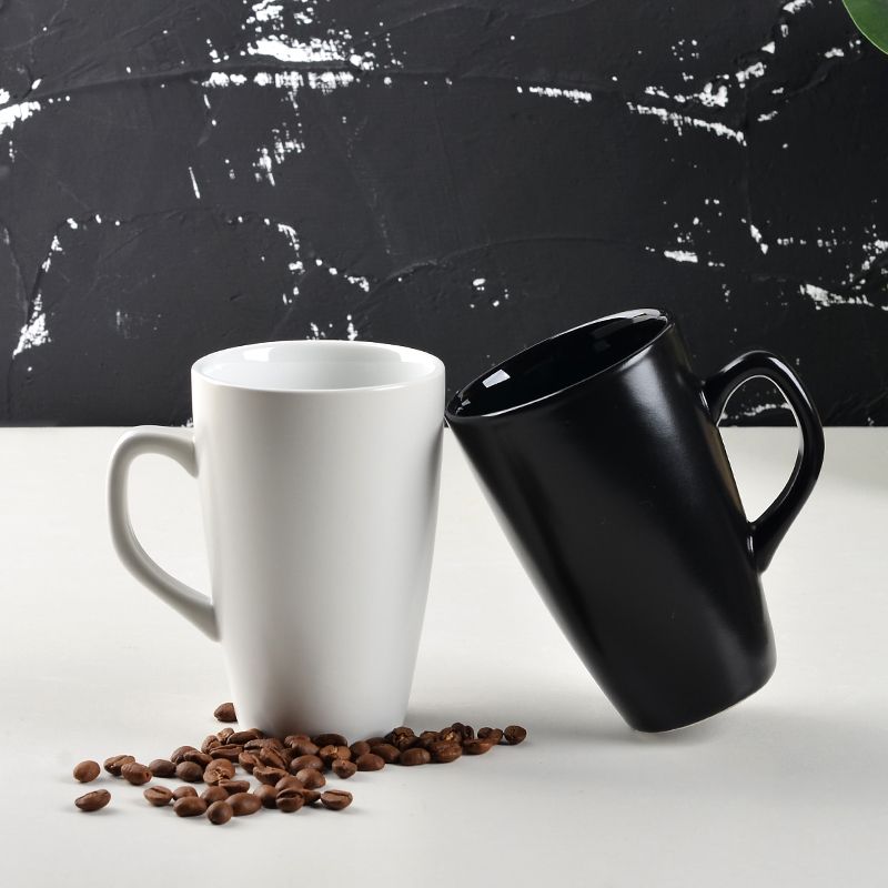 Glasierte, individuelle Logo-Kaffeetasse aus moderner Schwarz-Weiß-Keramik, 340 ml, 1