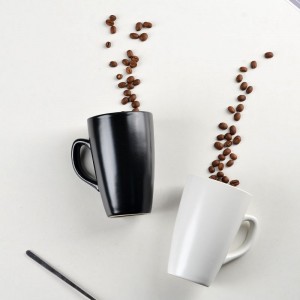 Loko manokana vita amin'ny glazed Modern Black and White Ceramic 12 oz Coffee Mug