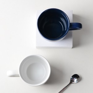 제조자 부엌과 가정 장식은 커피를 위한 세라믹 머그잔 컵을 윤이 났습니다