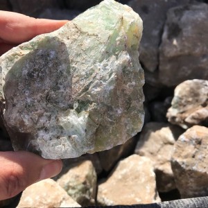 中国蛍石で最もホットな5-10cmの一つ