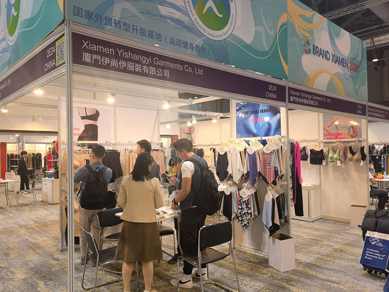 XIAMEN YISHANGYI GARMENTS CO., LTD.محصولات جدید هیجان‌انگیز را به نمایش می‌گذارد و مشارکت‌های تجاری را در منابع جهانی Lifestyle x Fashion Show نشان می‌دهد