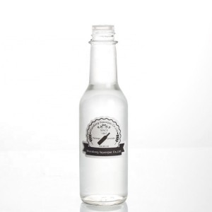 Wholesale stocked 5oz round clear 150ml 148ml Empty spice Bottle glass hot sauce bottles customized logo