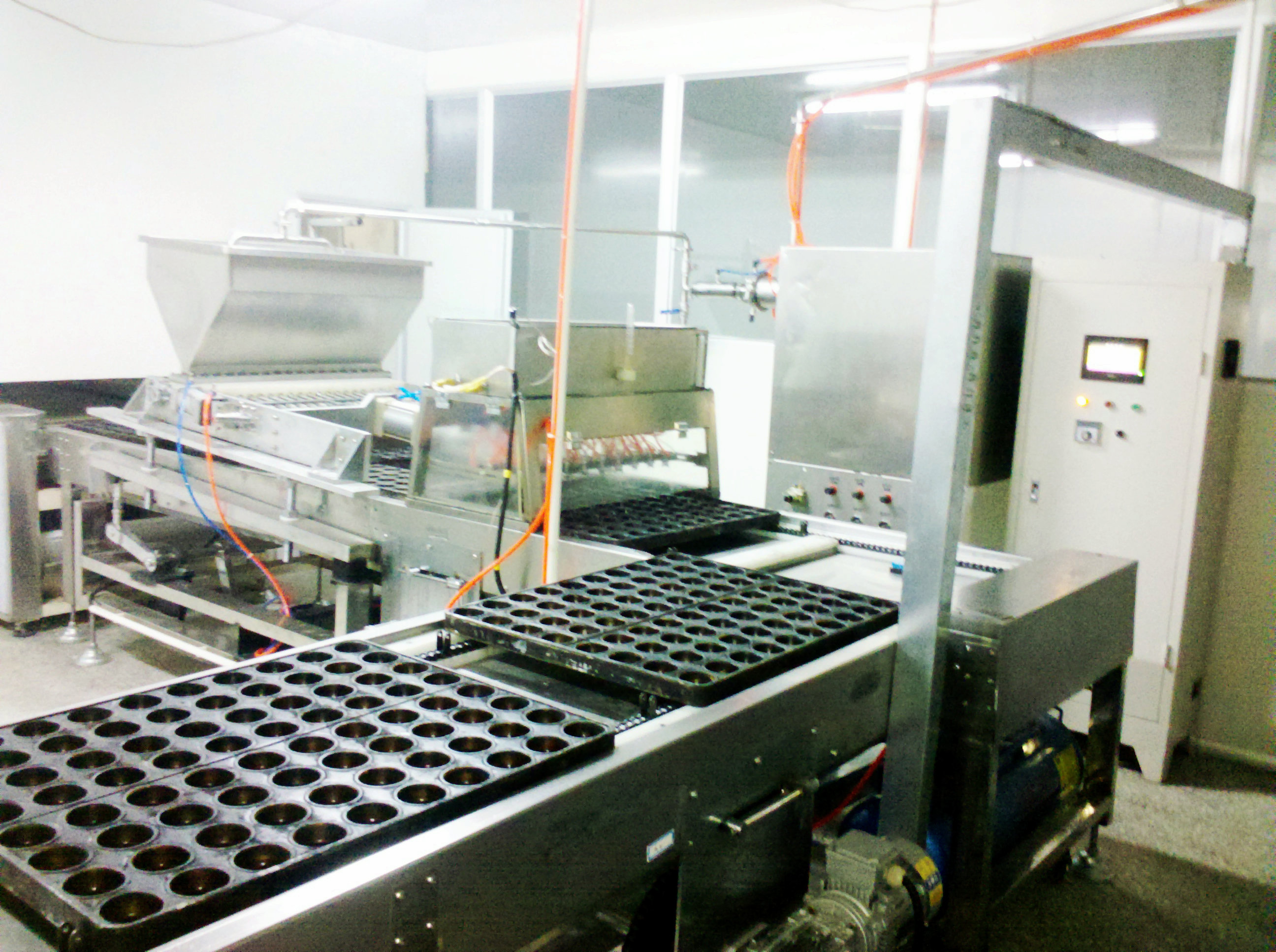 Pekársky stroj vyvíjaný na výrobu koláčov pomocou špičkovej technológie