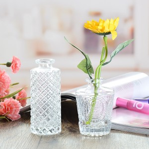घराच्या सजावटीसाठी चांगल्या दर्जाची मल्टी-कलर ग्लास फुलदाणी