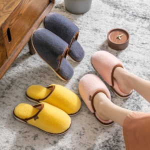 शरद ऋतु और सर्दियों में महिलाओं के कारावास के जूते गर्म शैली के घरेलू युगल इनडोर गैर पर्ची गर्म और आरामदायक सूती चप्पल थोक