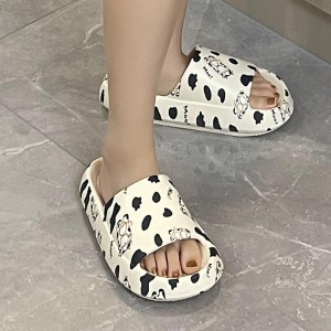 Kaki kroso sandal Omah njero ruangan wanita ing musim panas nglukis soled kluwarga cute kartun susu sandal pasangan