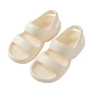 Las sandalias son populares para las niñas en verano.Los fondos planos y las zapatillas de interior antideslizantes de EVA son populares para las niñas.