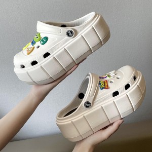 Zapatos con agujeros de dibujos animados para mujeres que usan suelas gruesas fuera del verano, con ganas de pisar mierda, cabeza envuelta y dos sandalias